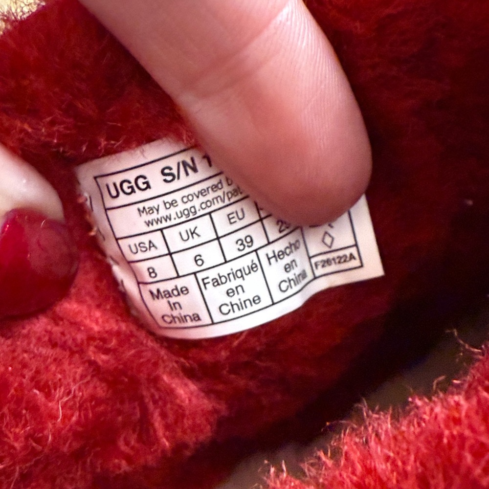 UGG Ultra mini in Ribbon Red new without tags - Picture 14 of 17